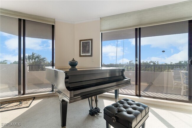 Foto del edificio - 6001 Pelican Bay Blvd
