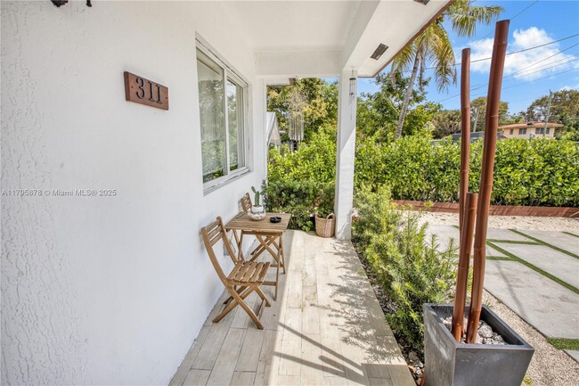 Foto del edificio - 311 NW 95th St