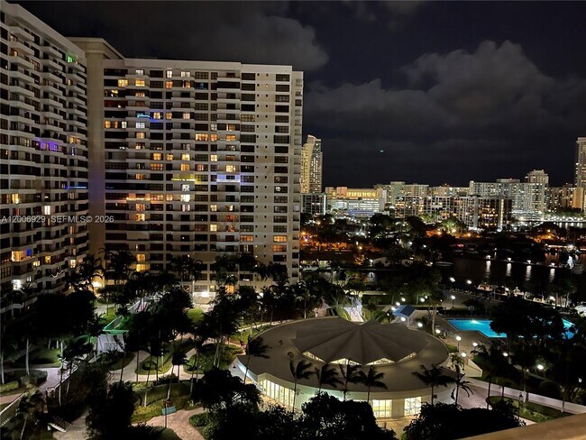 Foto del edificio - 600 Three Islands Boulevard