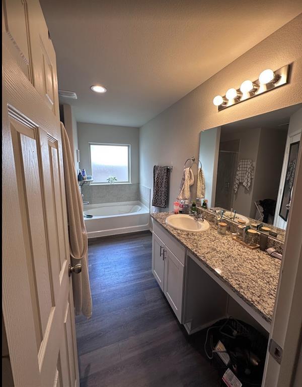 Foto del edificio - 4307 Tulip Oak Dr
