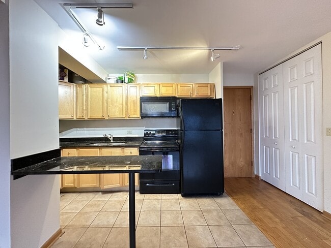 Building Photo - 4180 N Marine Dr
