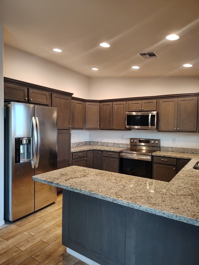 Building Photo - 73 Ver Patria