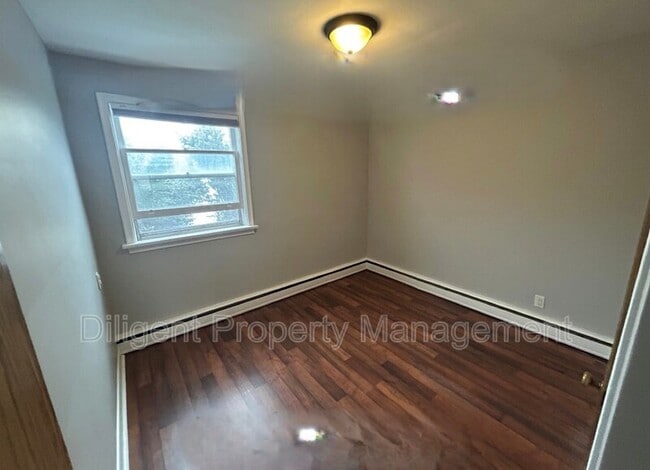 Building Photo - 399 Elmgrove Ave