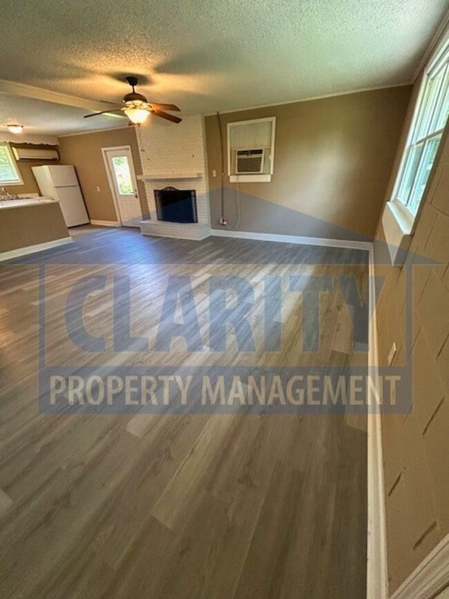Building Photo - Cozy two bedroom home!