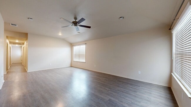 Building Photo - stunning 3-beds, 2-baths home located in t...