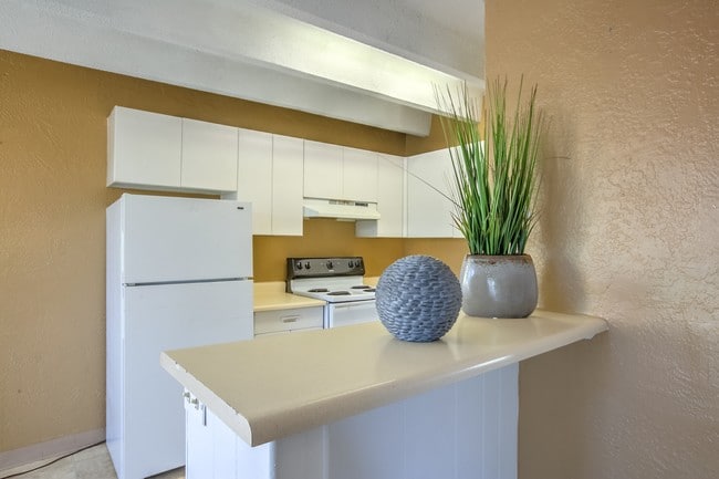 The Breakfast Bar is Nice - The Lanai Apartments