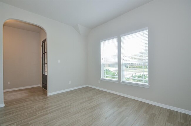Building Photo - 3434 Pebble Creek Dr