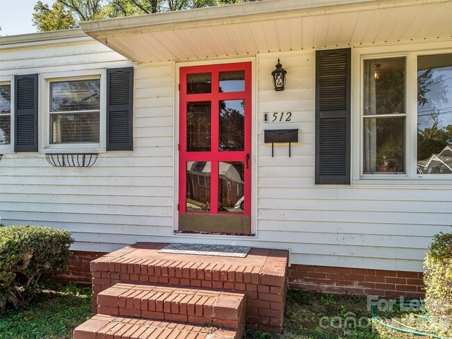Building Photo - 512 Hollis Rd