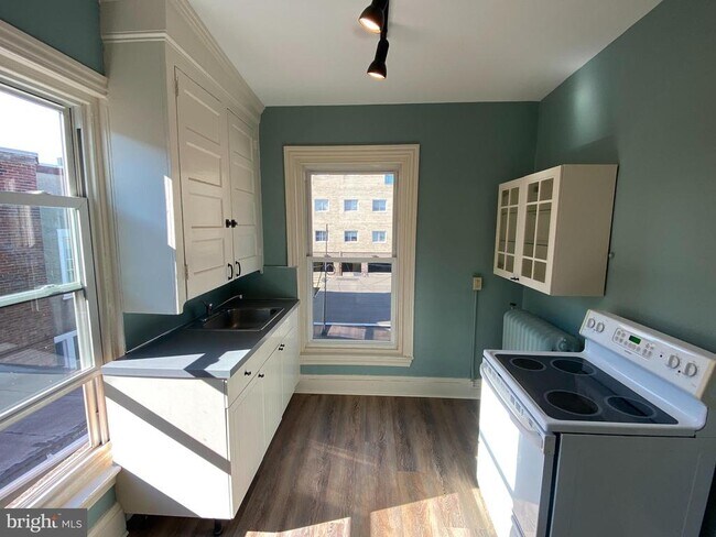 Building Photo - 255 E High St