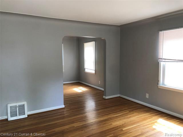 Building Photo - 18247 W Outer Dr