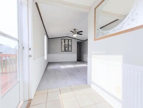 Building Photo - 504 Sunshine Dr