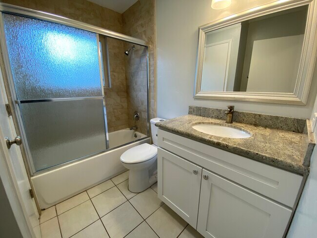 Foto del edificio - Farm Hill Manor Townhomes