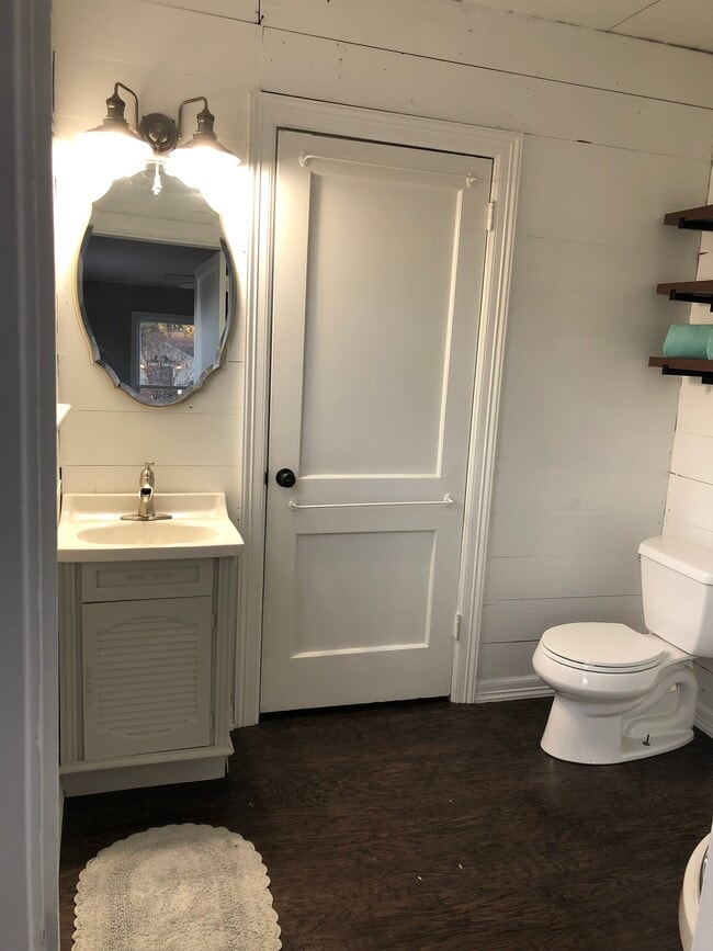 Master bathroom - 2204 Avenue J