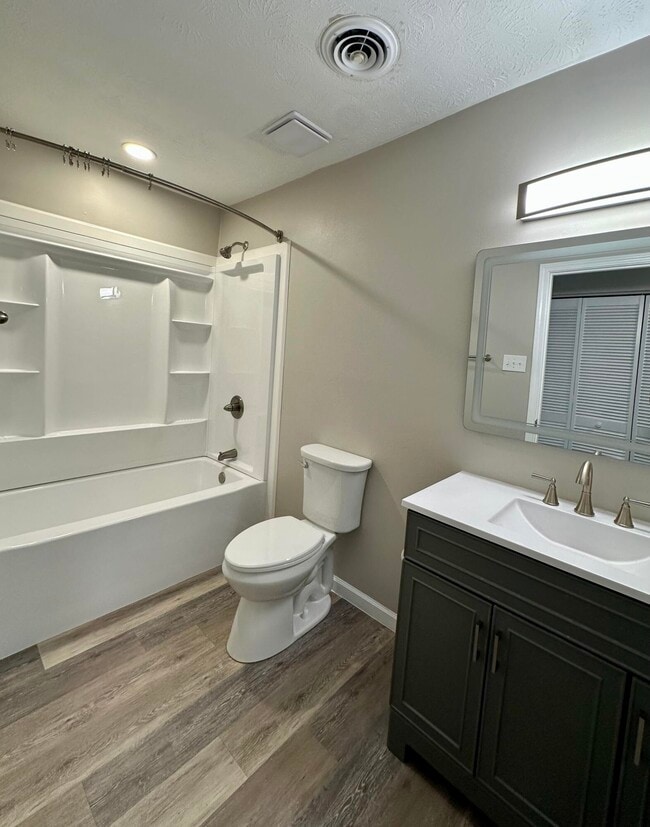 Building Photo - 3353 Kenesaw Dr