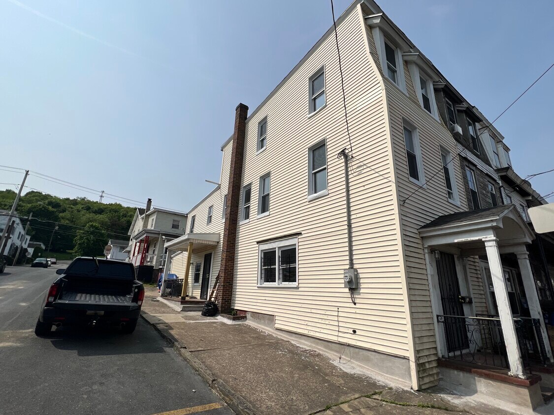 Foto principal - 538 E Pine St