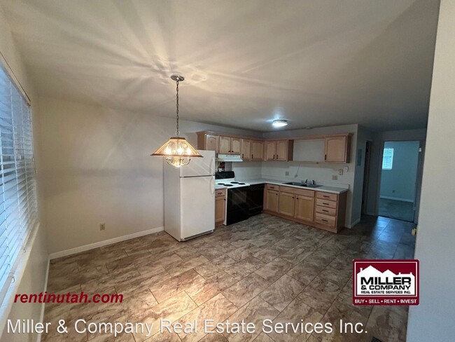 Building Photo - 2 br, 1 bath House - 4702 S 700 E #5