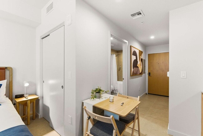 Building Photo - 11 NE 6th St