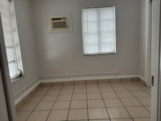 Fotografía del edificio - 627 SW 21st Ave