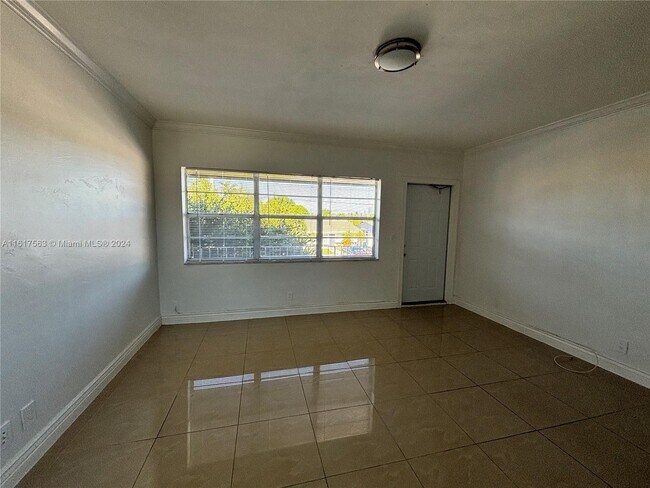 Building Photo - 230 SW 11th Ave