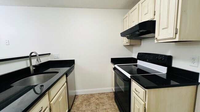 Foto del edificio - 18 Walden Dr