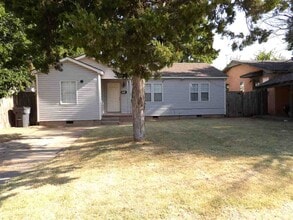 Building Photo - 2413 SW Cornell Ave