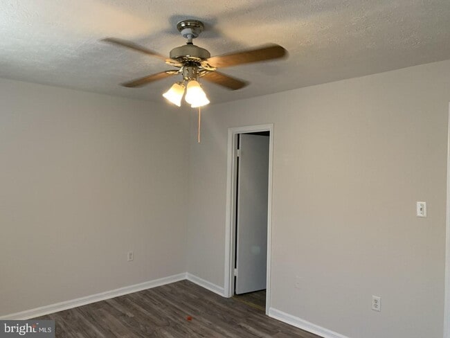 Building Photo - 21840 Ronald Dr