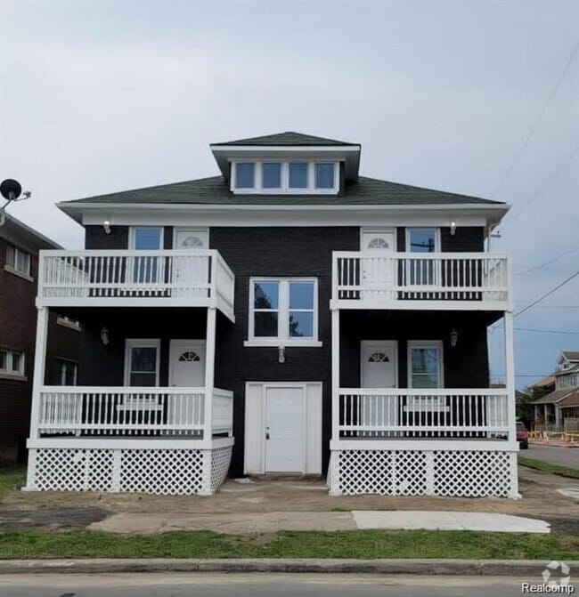 Building Photo - 2490 Woodmere St