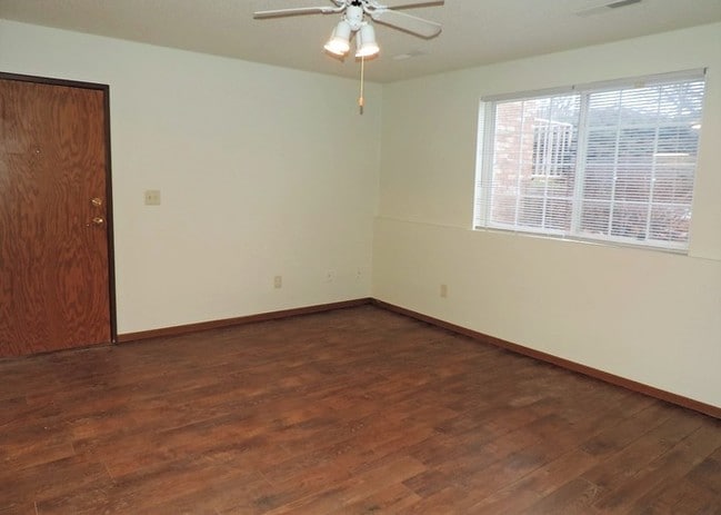Building Photo - SUBLEASE AVAILABLE NOW