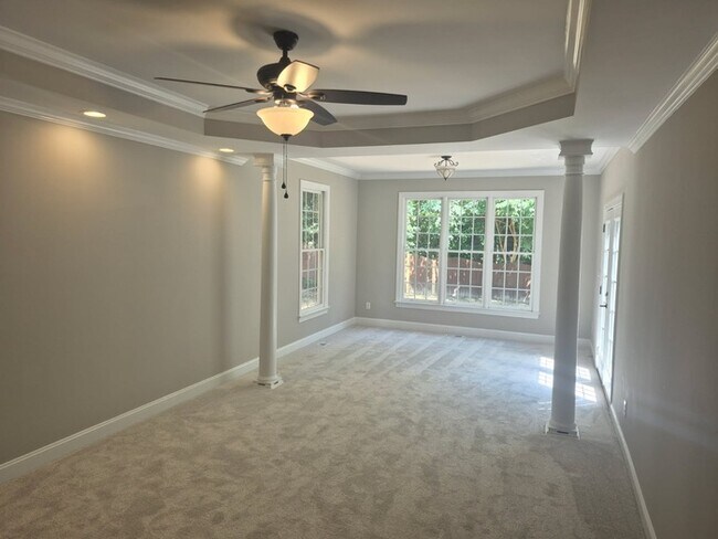 Building Photo - 4 Bedroom 3.5 Bath
