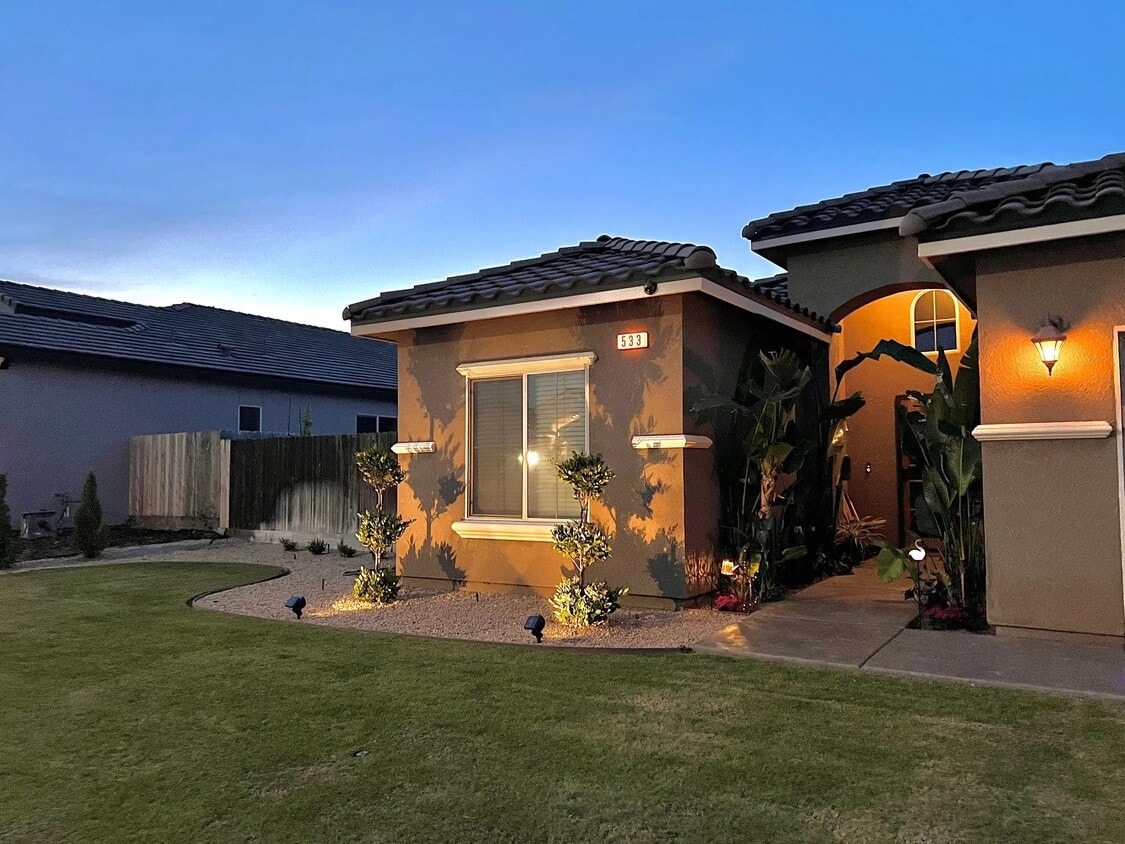 Front - 533 St Julien Dr