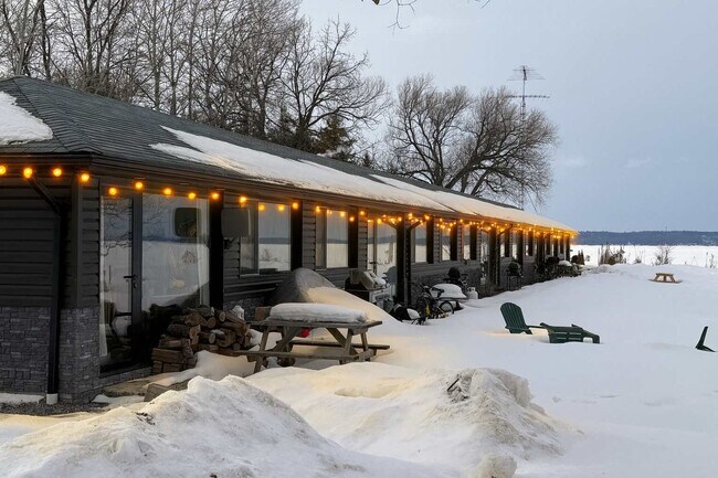 Photo du bâtiment - 6010 Rice Lake Scenic Dr