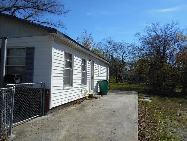 Building Photo - 309 Wilton Dr