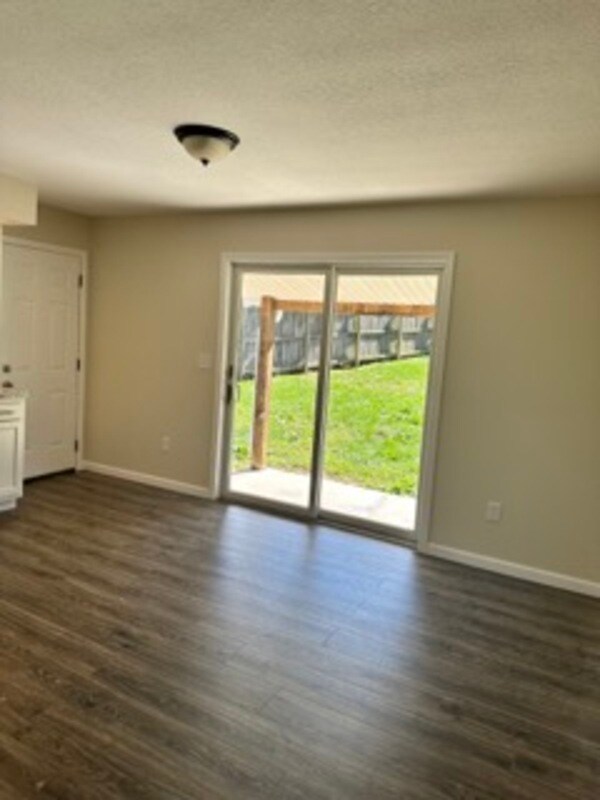 Building Photo - 21 Bette Ln