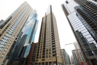 Building Photo - 420 E Waterside Dr