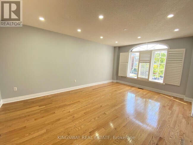 Building Photo - 33 Caranci Crescent