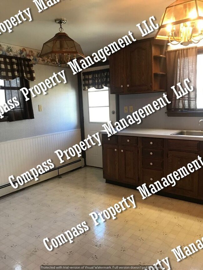 Building Photo - $1395 - 4 Bed, 1 Bath - West End Coatesville