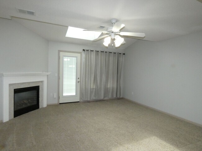 Foto del edificio - 8031 N Lawn Ave