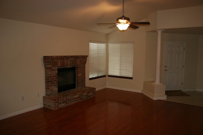 Building Photo - 8111 Ipswich Way