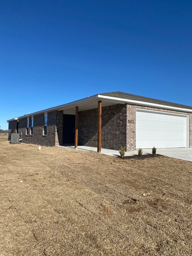 Building Photo - 503 W Loren Dr
