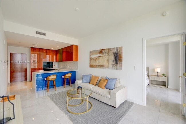 Foto del edificio - 2678 Tigertail Ave