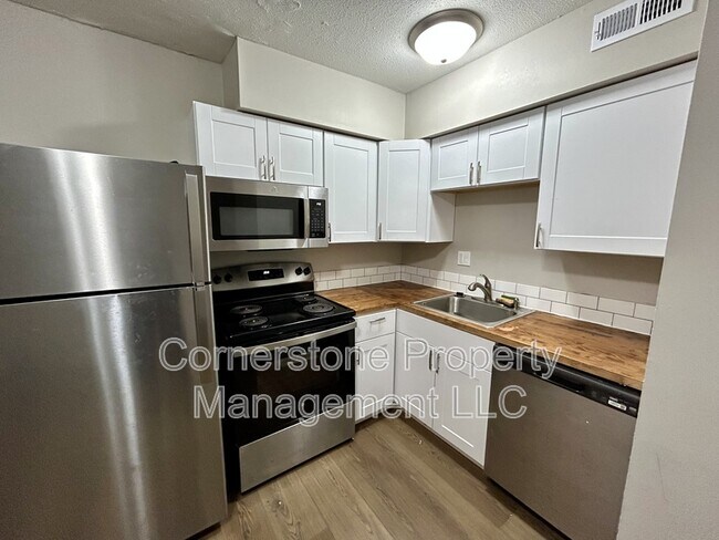 Foto del edificio - 2506 Redbud Ln