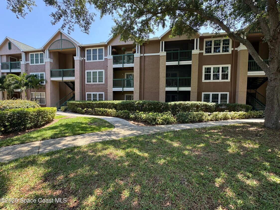 Foto principal - 7667 N Wickham Rd