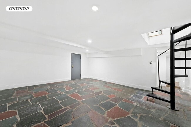 Building Photo - 320 W 22nd St