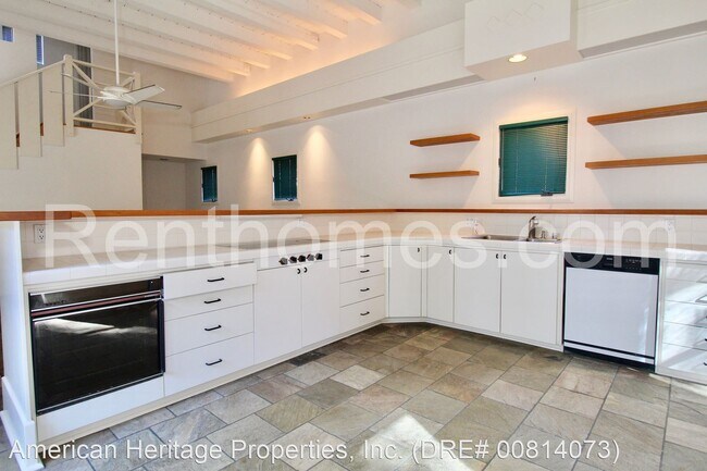 Building Photo - 2 br, 2.5 bath House - 1010 W. Upas Street