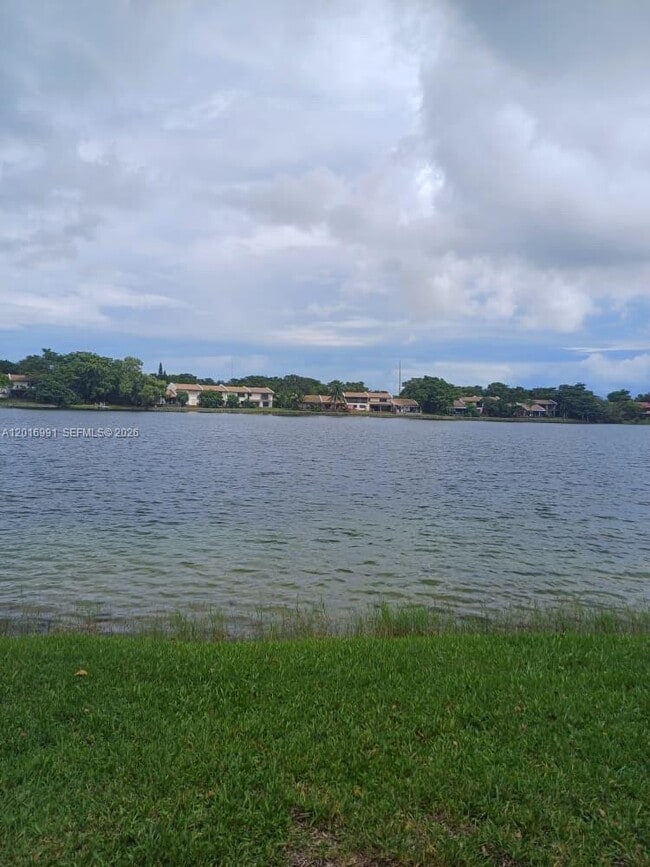 Foto del edificio - 665 NE 195th St