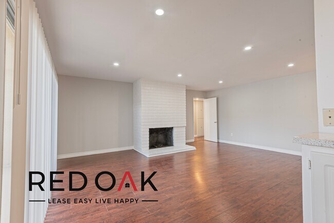 Foto del edificio - ~2 Weeks FREE~ One of a Kind, Spacious Thr...