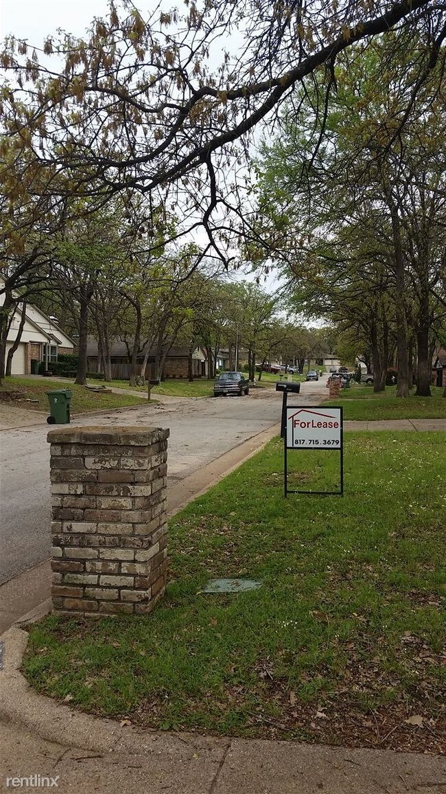 Foto del edificio - 3 br, 2 bath House - 4710 Crestmont Ct