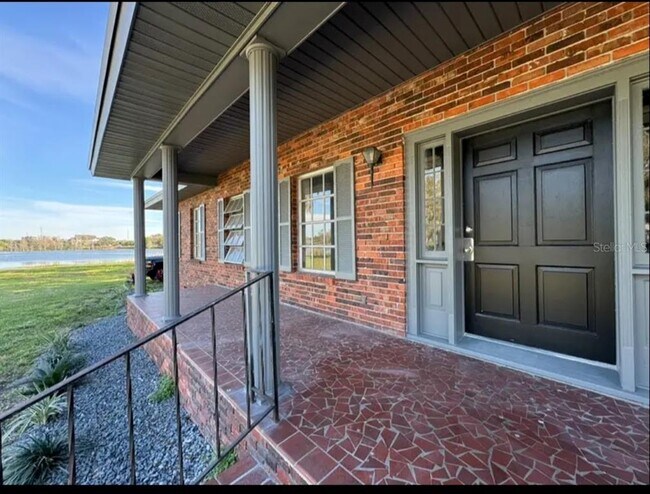 Foto del edificio - 1019 State Rd 540 W