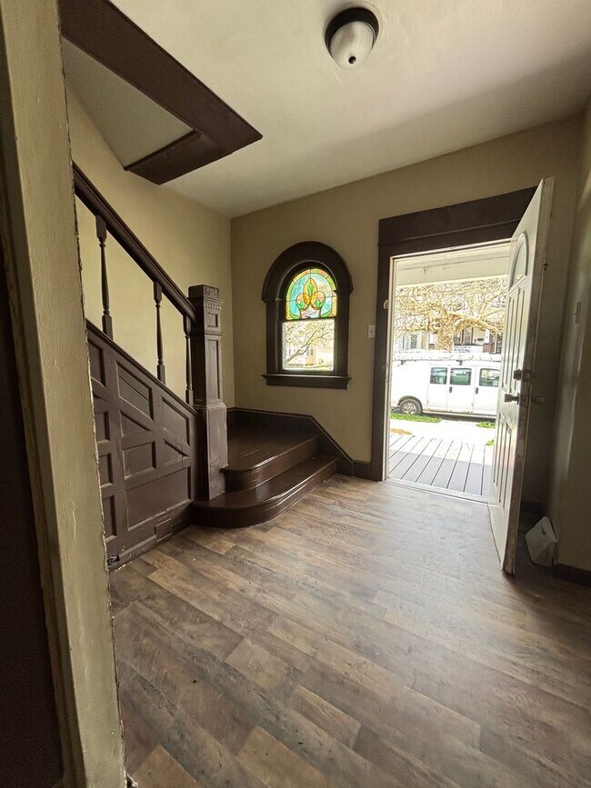Foto del edificio - Newly Renovated 4 Bedroom Home