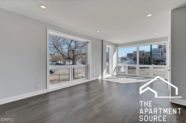 Building Photo - 1328 W Hubbard St